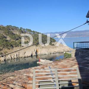 OTOK KRK - Kuća s dvorištem i pogledom na more, u jezgri romantičnog Vrbnika