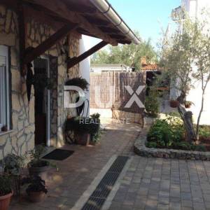 OTOK KRK, LINARDIĆI - Kuća s 2 apartmana