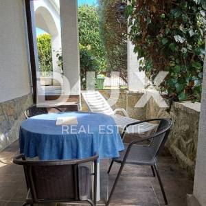 OTOK KRK, LINARDIĆI - lijepa kuća s pet apartmana