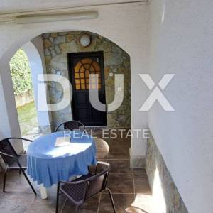 OTOK KRK, LINARDIĆI - lijepa kuća s pet apartmana