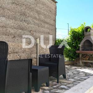 OTOK KRK, LINARDIĆI - Vila s bazenom i pogledom na more