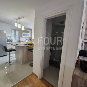 Otok Krk, Malinska, 100.02m2, 3s+db, 2 lođe, pogled na more