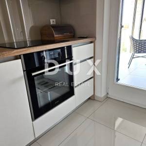OTOK KRK, MALINSKA - 2S + DB s balkonom blizu mora 