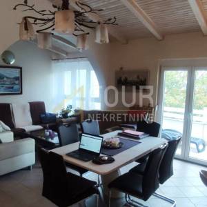 Otok Krk, Malinska, 2s+db, apartman s terasom i pogledom na more