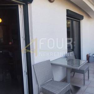 Otok Krk, Malinska, 2s+db, apartman s terasom i pogledom na more