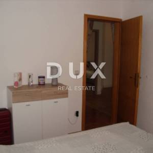 OTOK KRK, MALINSKA - 3S+DB u prizemlju sa okućnicom 400 m2