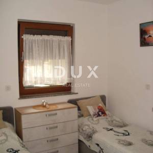 OTOK KRK, MALINSKA - 3S+DB u prizemlju sa okućnicom 400 m2