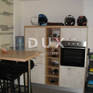 OTOK KRK, MALINSKA - 3S+DB u prizemlju sa okućnicom 400 m2