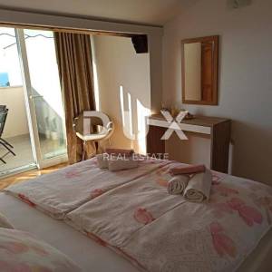 OTOK KRK, MALINSKA - Apartmanska kuća u blizini mora