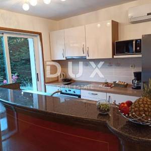 OTOK KRK, MALINSKA - Apartmanska kuća u blizini mora