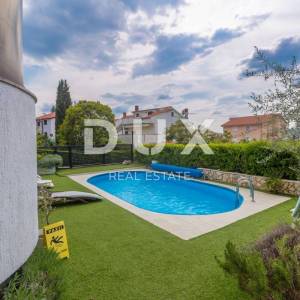 OTOK KRK, MALINSKA - apartmanska kuća s dva bazena i pogledom na more