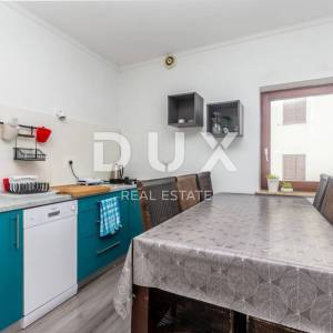 OTOK KRK, MALINSKA - apartmanska kuća s dva bazena i pogledom na more