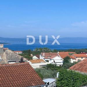 OTOK KRK, MALINSKA - Autentična kuća s dvorištem i divnim kamenim detaljima