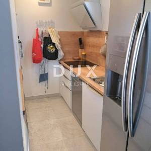OTOK KRK, MALINSKA - Četverosobni dvoetažni apartman sa pogledom na more