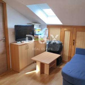 OTOK KRK, MALINSKA - Četverosobni dvoetažni apartman sa pogledom na more