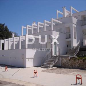 OTOK KRK, MALINSKA - Dvoetažni apartman sa vrtom 500m od mora