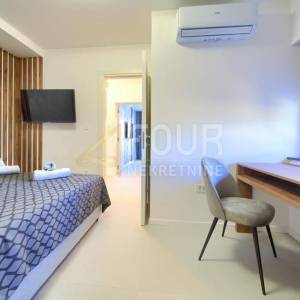 Otok Krk, Malinska, dvoetažni 3s+db, 91.03m2, okućnica, bazen