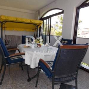 OTOK KRK, MALINSKA - Dvojna kuća sa 7 apartmana