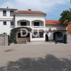 OTOK KRK, MALINSKA - Dvojna kuća sa 7 apartmana