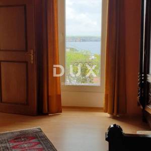 OTOK KRK, MALINSKA - Kamena vila blizu mora