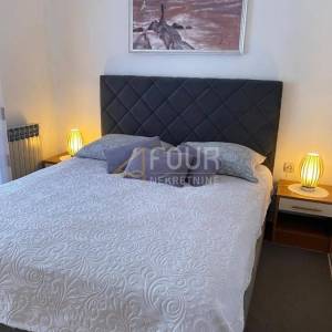 Otok Krk, Malinska, kuća s 2 stana i bazenom