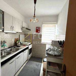 Otok Krk, Malinska, kuća s 2 stana i bazenom