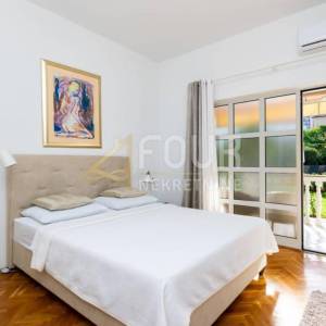 Otok Krk, Malinska, kuća s bazenom i 9 apartmana