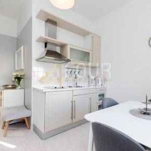 Otok Krk, Malinska, kuća s bazenom i 9 apartmana