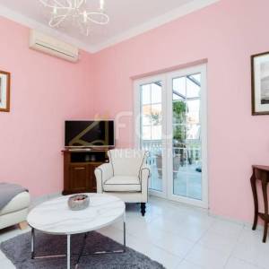 Otok Krk, Malinska, kuća s bazenom i 9 apartmana