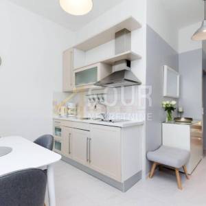 Otok Krk, Malinska, kuća s bazenom i 9 apartmana