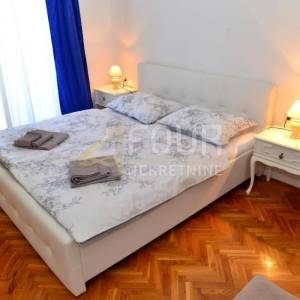 Otok Krk, Malinska, kuća s 4 stana, bungalov, uređna okućnica, blizina mora