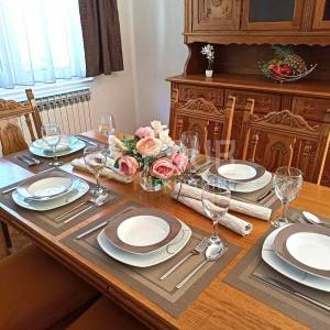 Otok Krk, Malinska, kuća s 4 stana, bungalov, uređna okućnica, blizina mora