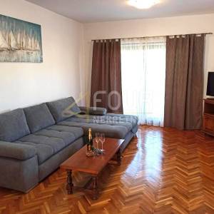 Otok Krk, Malinska, kuća s 4 stana, bungalov, uređna okućnica, blizina mora