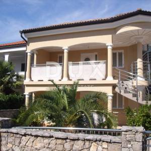 OTOK KRK, MALINSKA - Kuća sa tri odvojene stambene jedinice