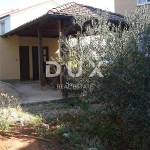OTOK KRK, MALINSKA - Kuća sa tri odvojene stambene jedinice