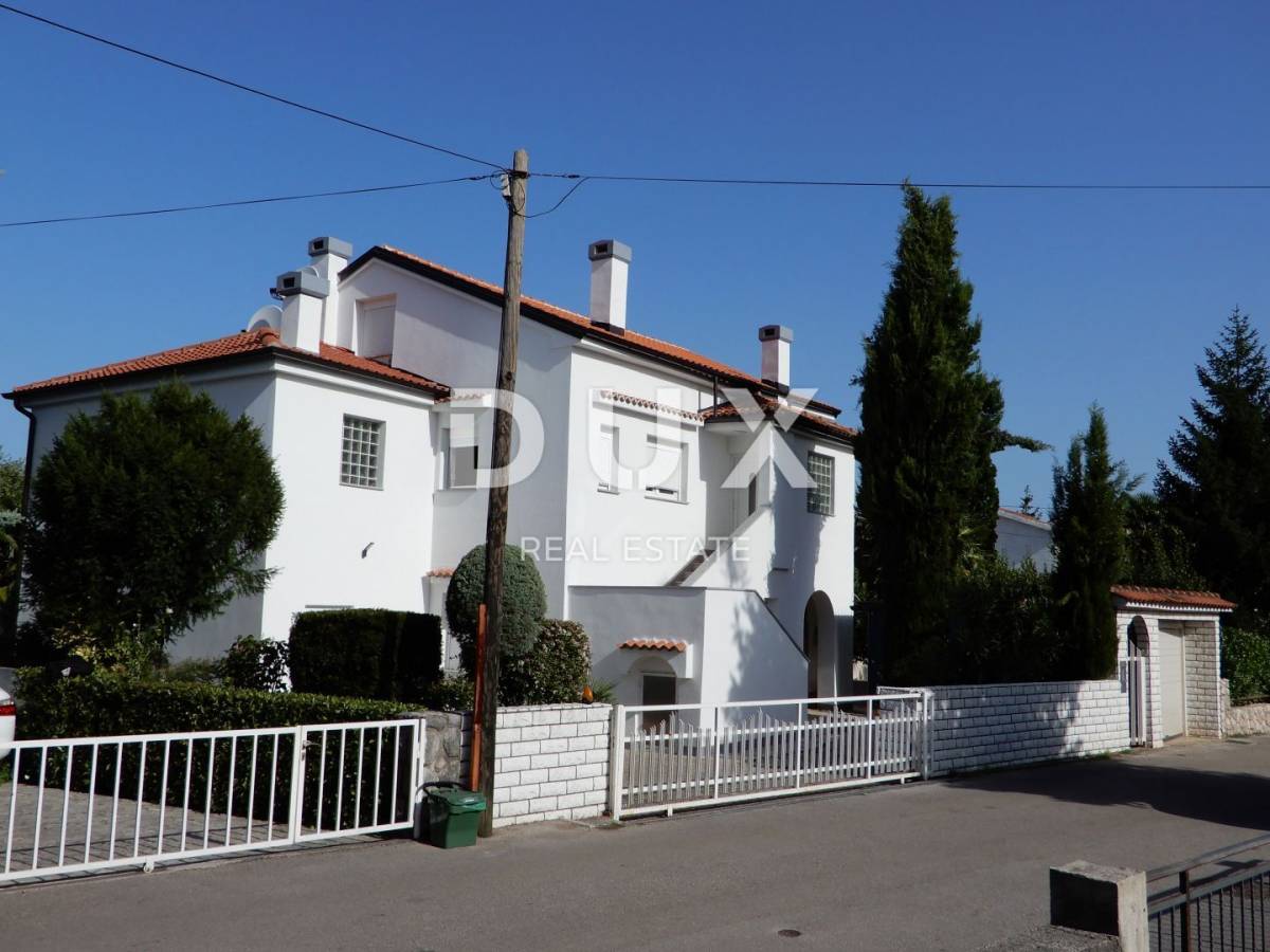 OTOK KRK, MALINSKA - Kuća sa 4 stana i poslovnim prostorom