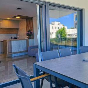 OTOK KRK MALINSKA - Luksuzan apartman s vlastitom okućnicom i bazenom, 250m od mora