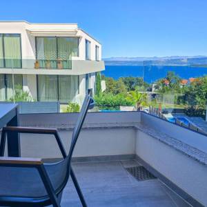 OTOK KRK MALINSKA - Luksuzan apartman s vlastitom okućnicom i bazenom, 250m od mora