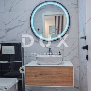 OTOK KRK MALINSKA - Luksuzan apartman s vlastitom okućnicom i bazenom, 250m od mora