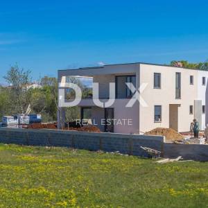 OTOK KRK, MALINSKA - moderna dvojna kuća s bazenom