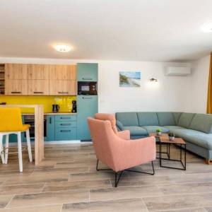 OTOK KRK, MALINSKA - Moderna dvojna vila s bazenom