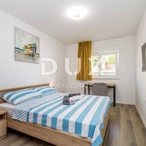 OTOK KRK, MALINSKA - Moderna dvojna vila s bazenom