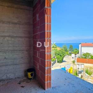 OTOK KRK, MALINSKA - Moderna dvojna kuća s pogledom na more
