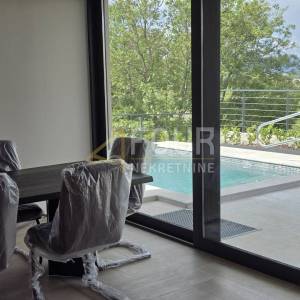 Otok Krk, Malinska, novogradnja, 225m2, višeetažni stan, 3s+db, bazen i okućnica