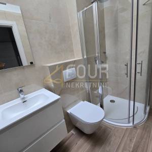 Otok Krk, Malinska, novogradnja, 225m2, višeetažni stan, 3s+db, bazen i okućnica