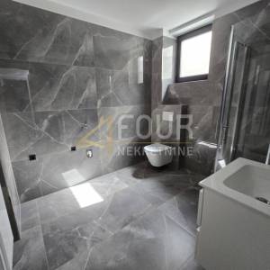 Otok Krk, Malinska, novogradnja, 225m2, višeetažni stan, 3s+db, bazen i okućnica