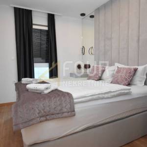 Otok Krk, Malinska, novogradnja, 88.42m2, 3s+db, bazen, okućnica