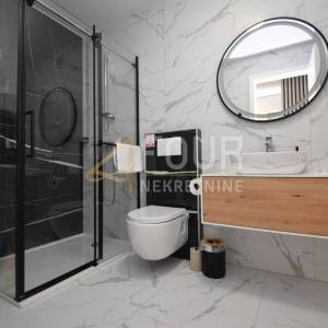 Otok Krk, Malinska, novogradnja, 88.42m2, 3s+db, bazen, okućnica