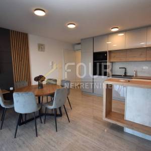 Otok Krk, Malinska, novogradnja, 88.42m2, 3s+db, bazen, okućnica