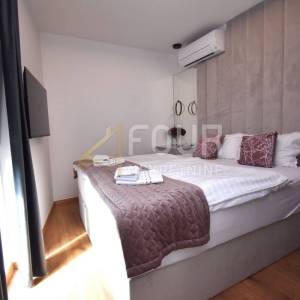 Otok Krk, Malinska, novogradnja, 88.42m2, 3s+db, bazen, okućnica